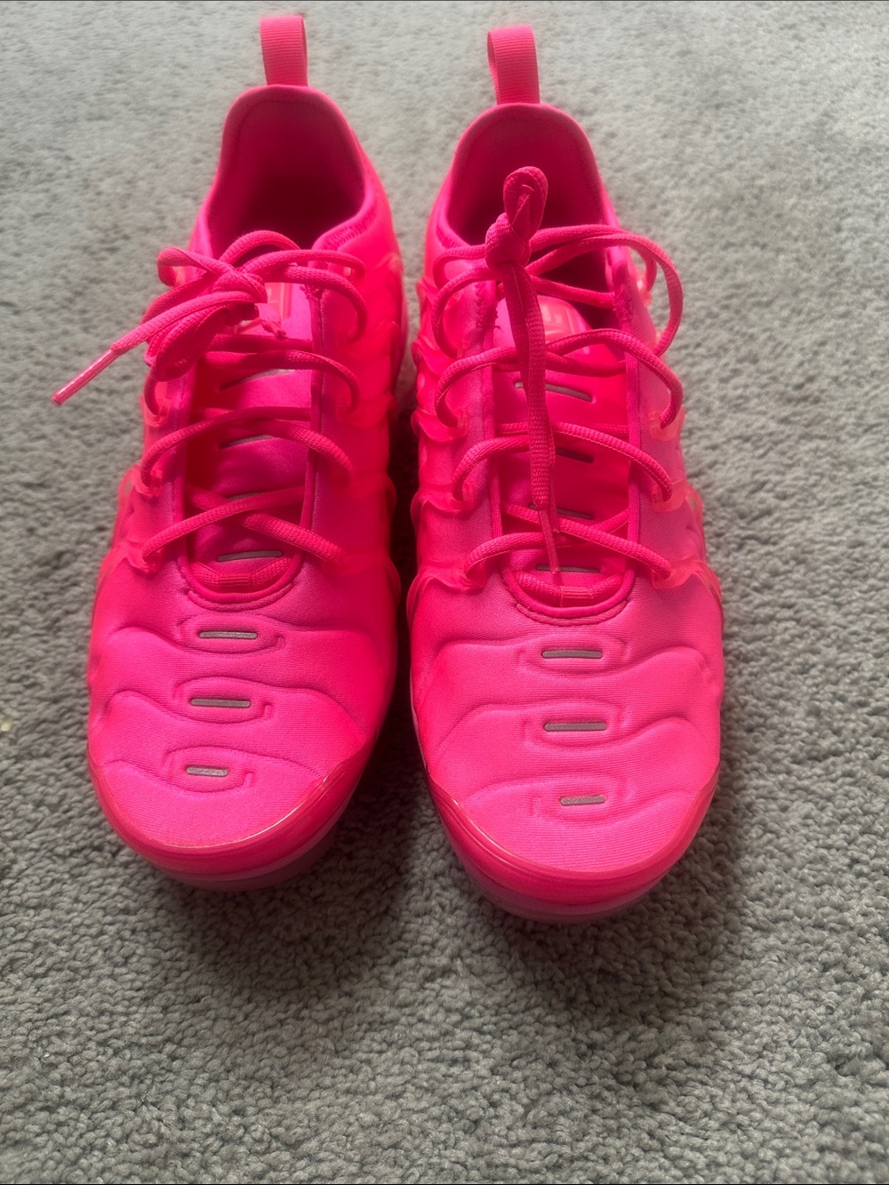 Nike Women's Vapormax Plus Hyperpink Neon Pink Sneakers - Vibrant Hot Pink